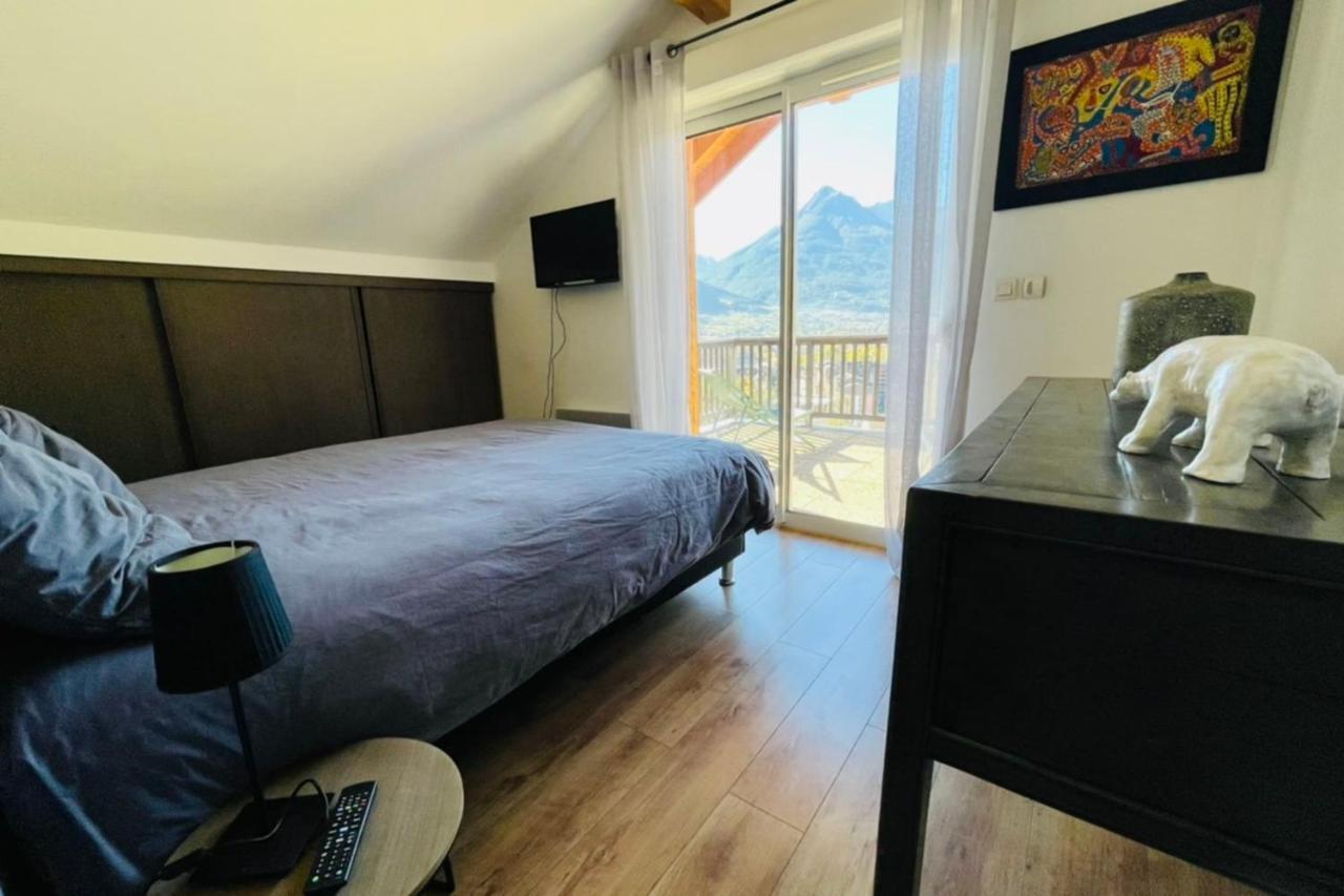 Appartement Large chalet with terrace&view in Briançon Extérieur photo
