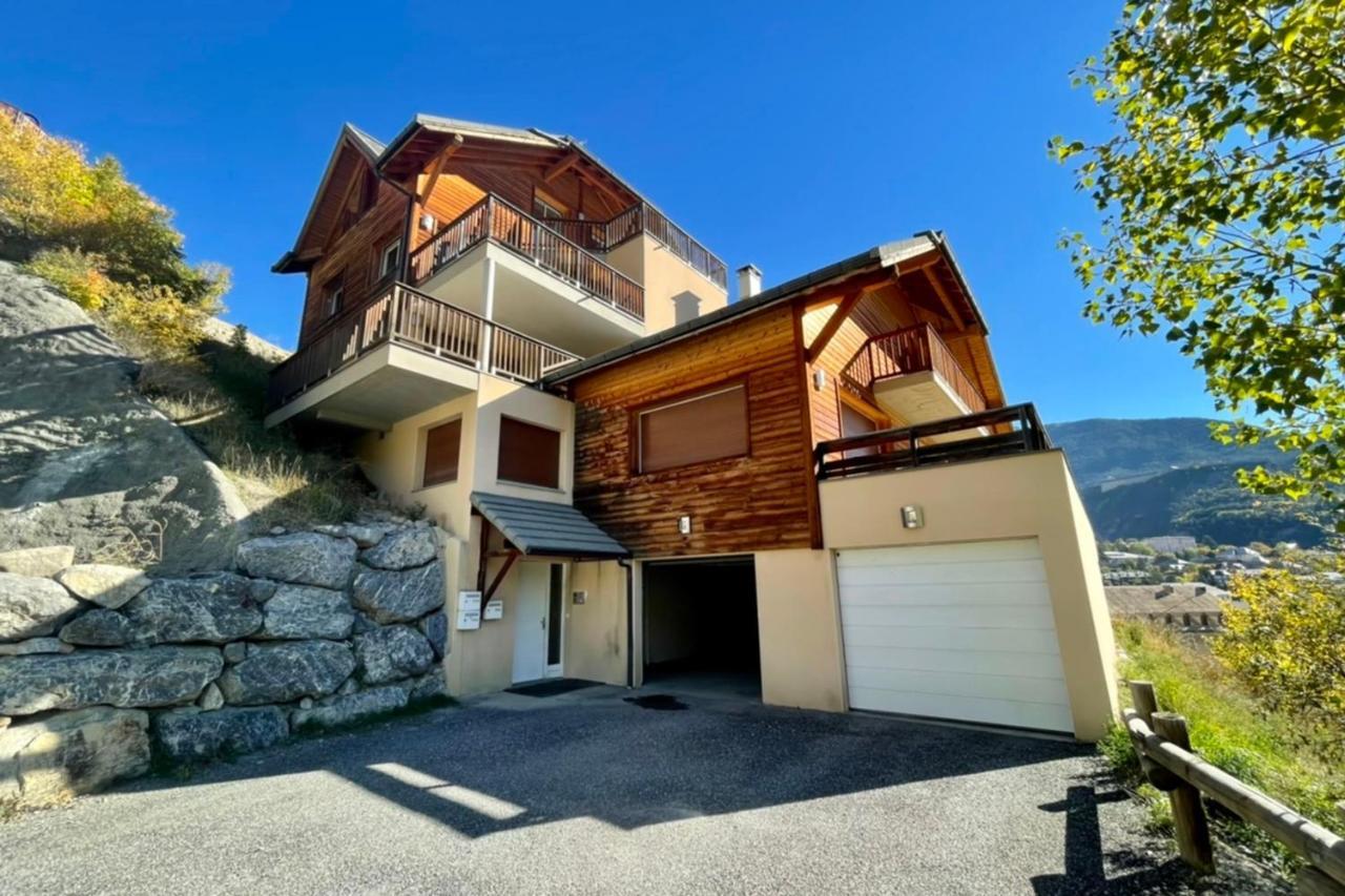Appartement Large chalet with terrace&view in Briançon Extérieur photo