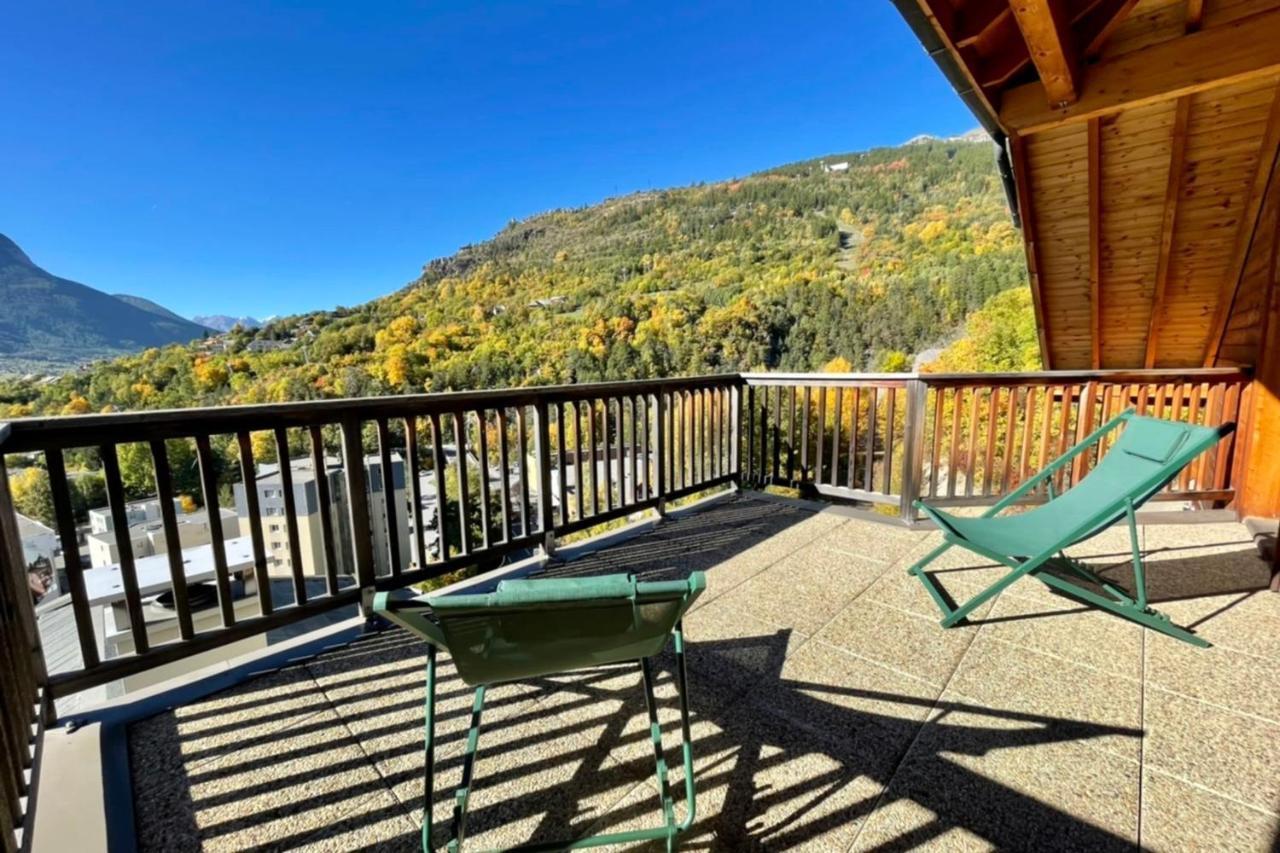 Appartement Large chalet with terrace&view in Briançon Extérieur photo
